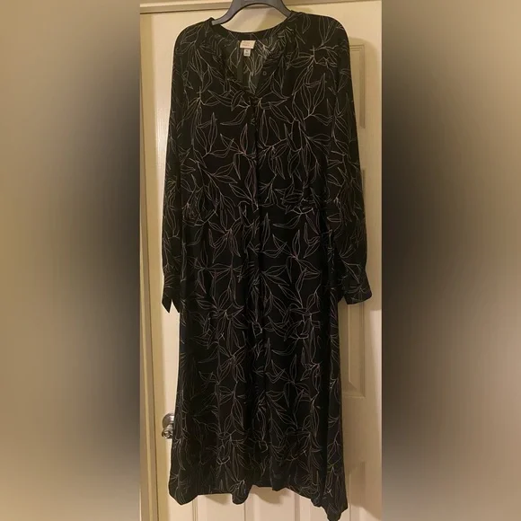 Excellent condition/never worn. Long sleeved and button up dress in front. - Picture 2 of 7